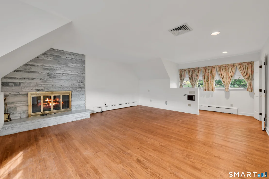 Photo of 232 Maybrook Road