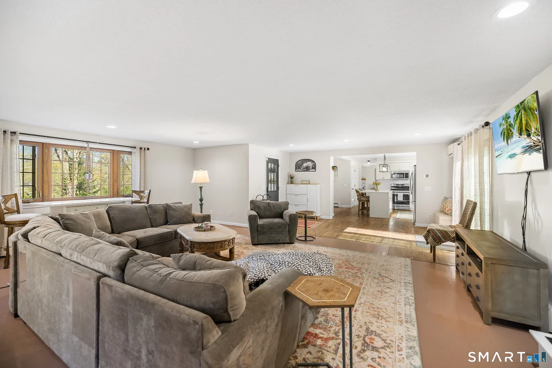 Photo of 1169 Flanders Road