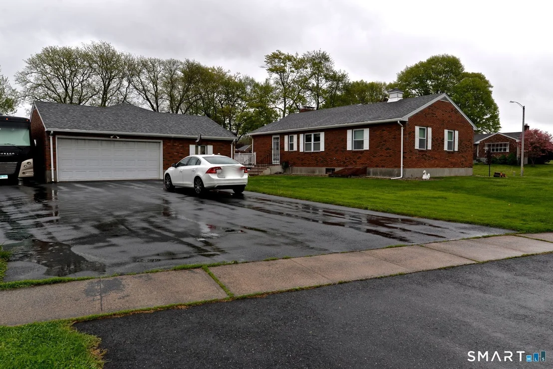 Photo of 8 Dean Drive