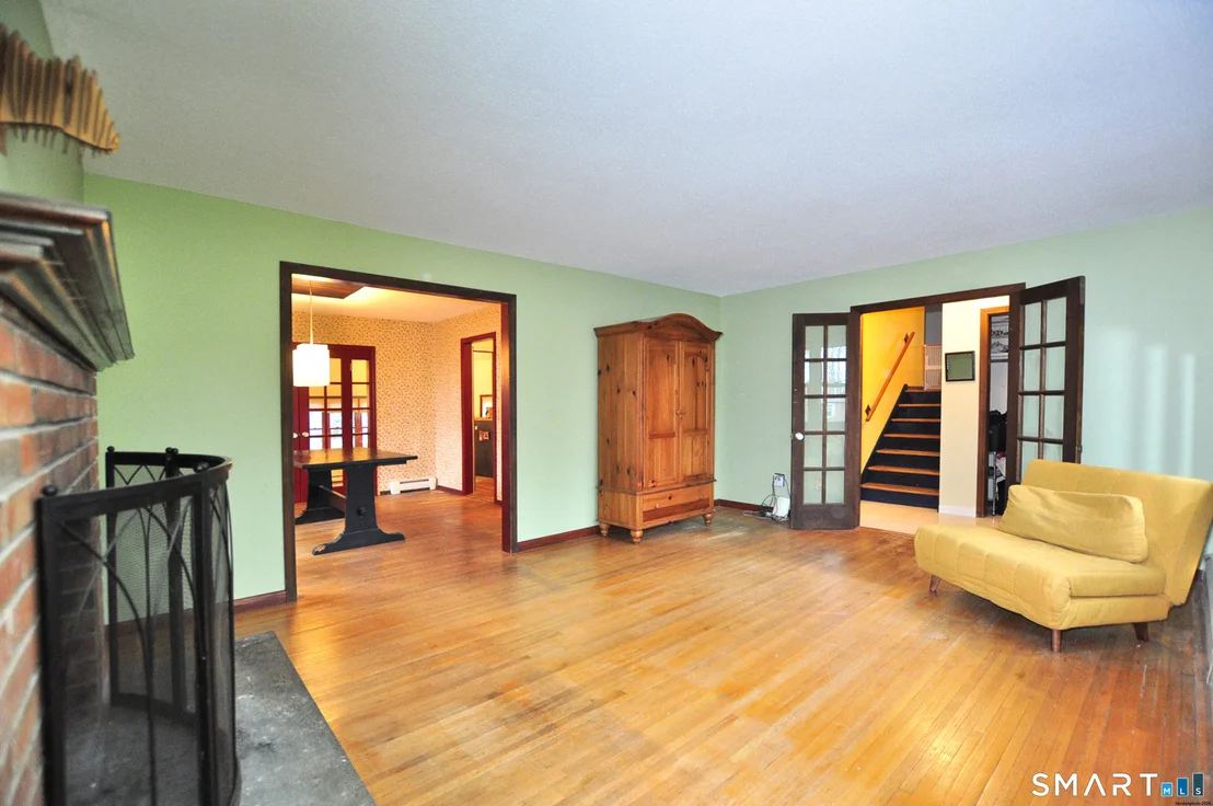 Photo of 121 Wedgewood Drive