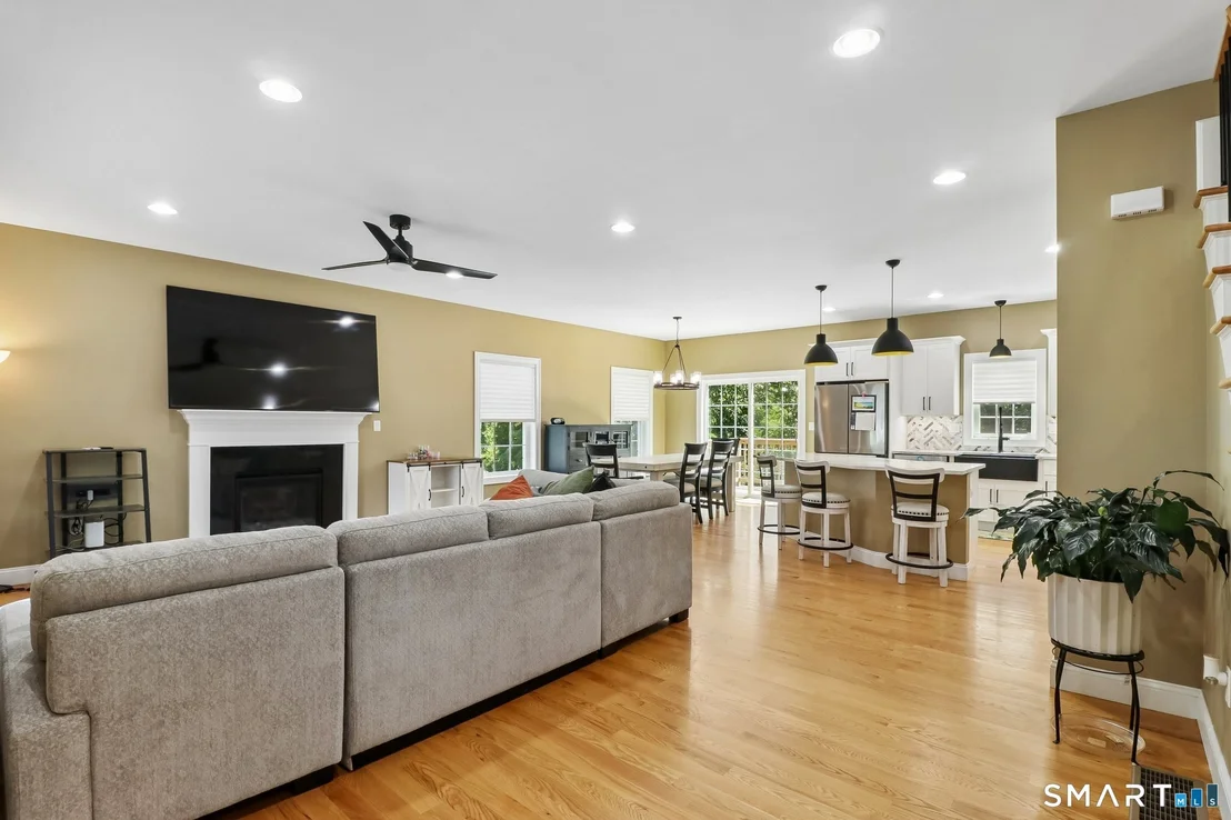 Photo of 44 River Road