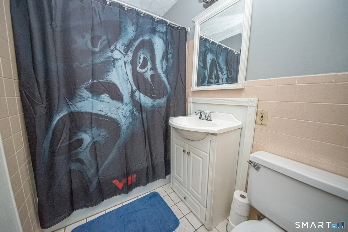 Photo of Unit F at 4 Georgetown Drive