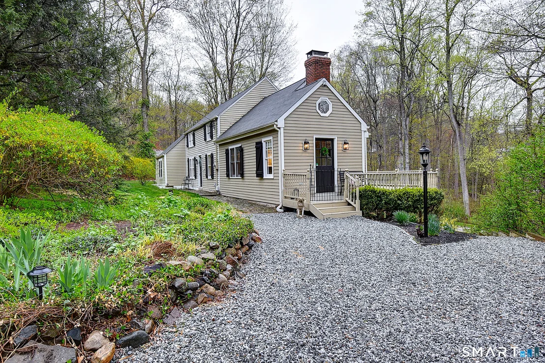 Photo of 27 Chestnut Hill Road