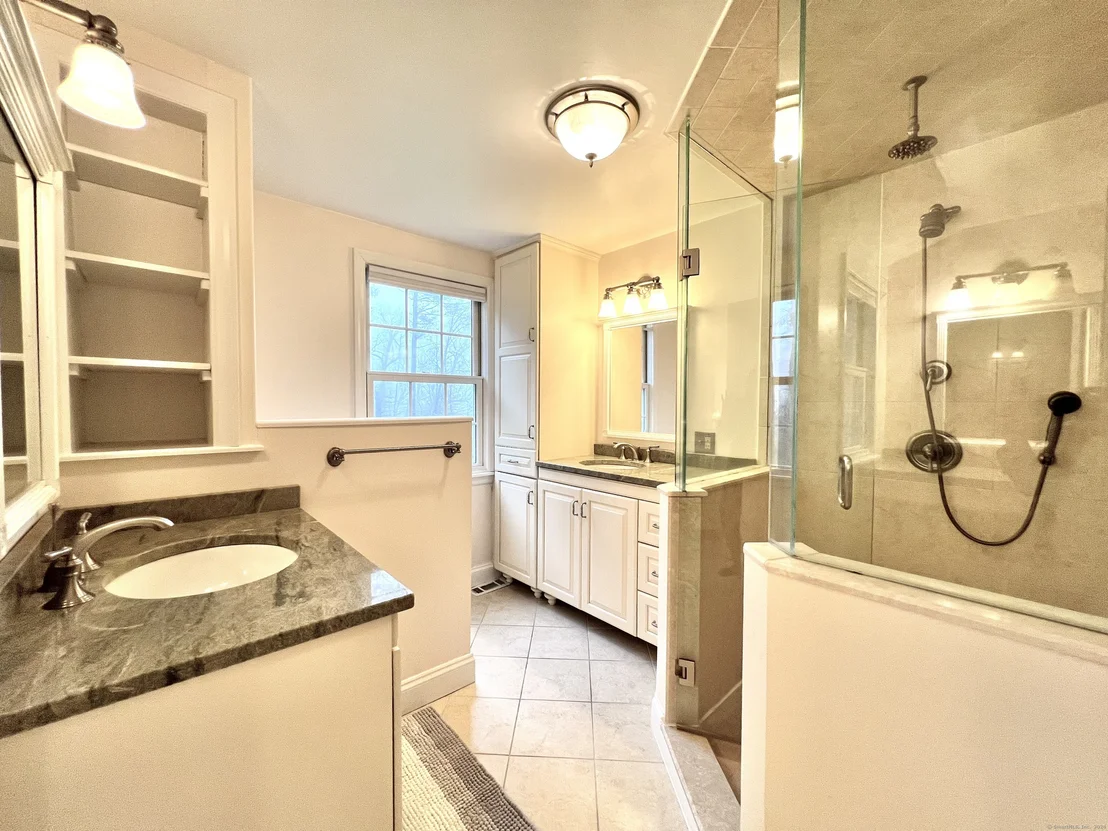 Photo of 320 Westport Road