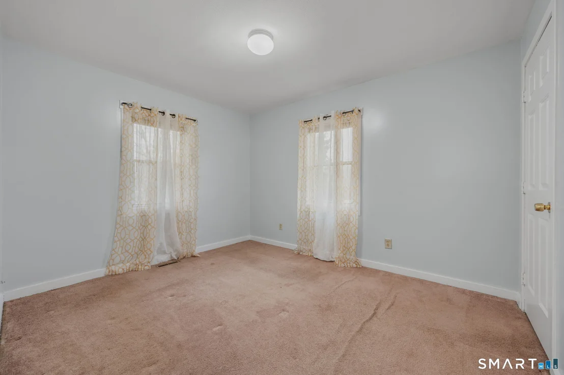 Photo of 275 Midway Oval