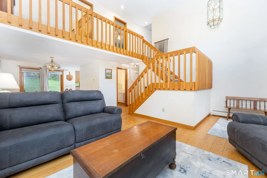Photo of 1386 Cedar Swamp Road