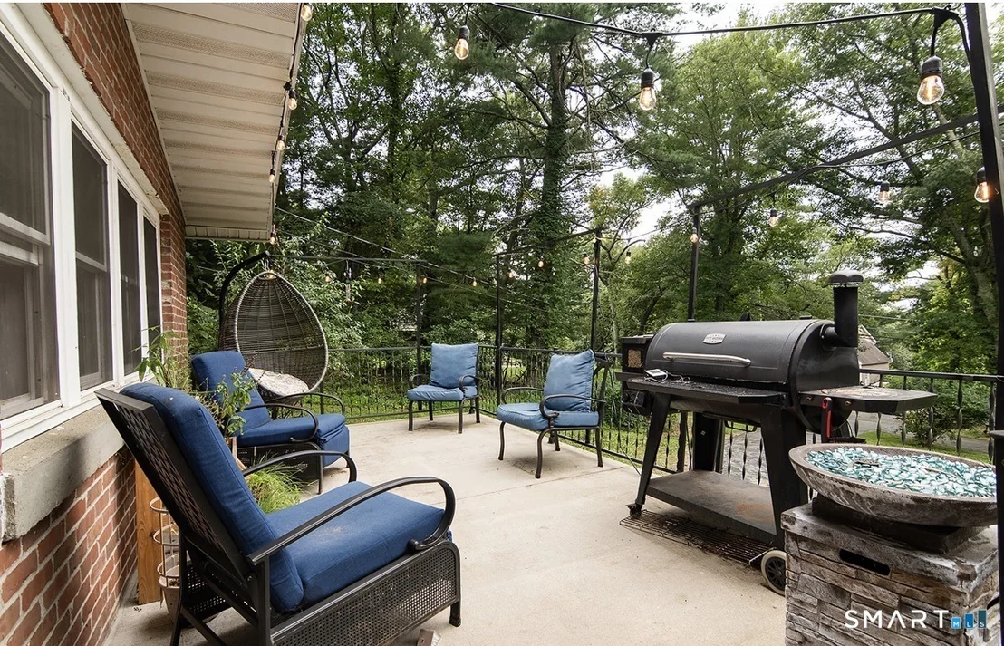 Photo of 686 Squaw Rock Road