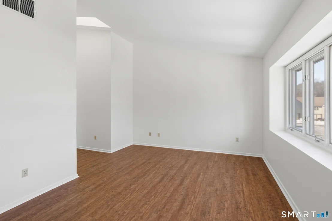 Photo of Unit APT82 at 827 Oronoke Road