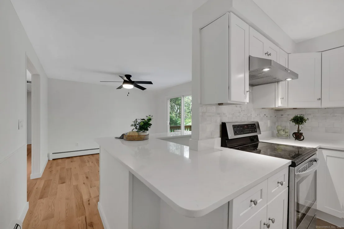 Photo of 527 Merrow Road