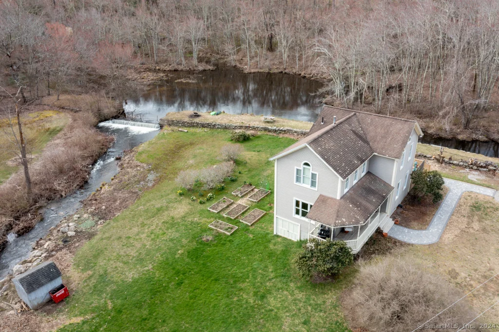 Photo of 25 Deep Hollow Road