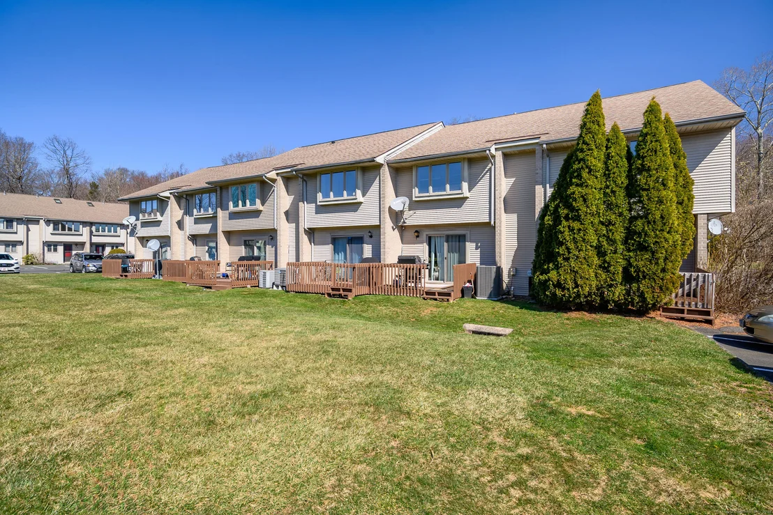 Photo of Unit APT41 at 827 Oronoke Road