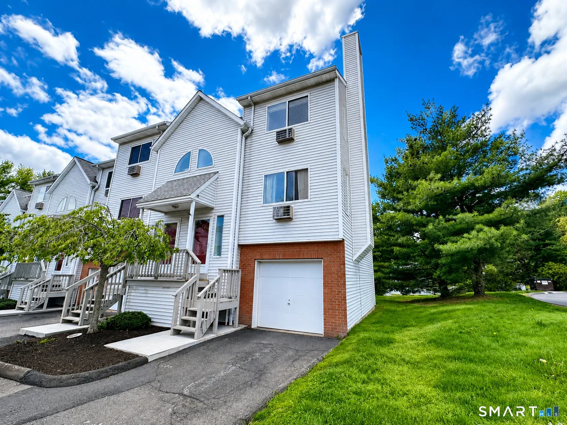 Photo of Unit 13J at 925 Oronoke Road