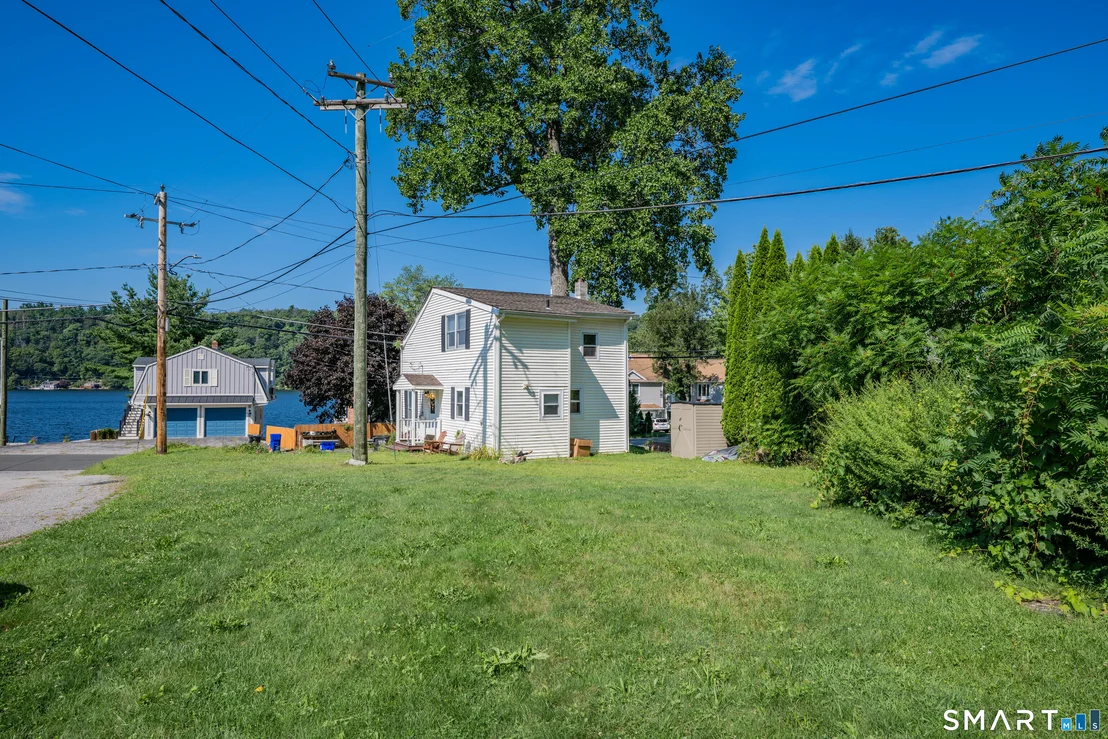 Photo of 325 Wakefield Boulevard