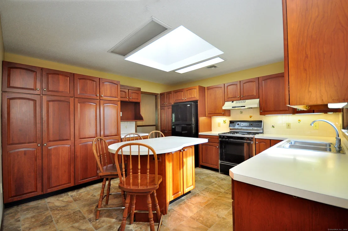 Photo of 735 Avery Street