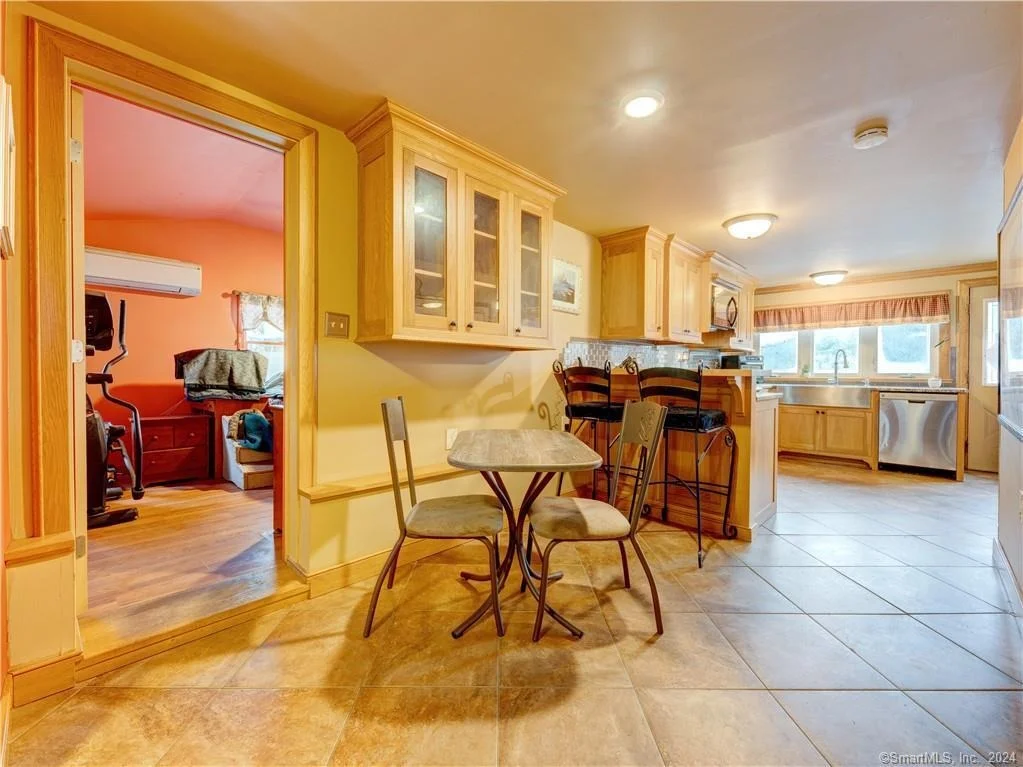 Photo of 880 South Road