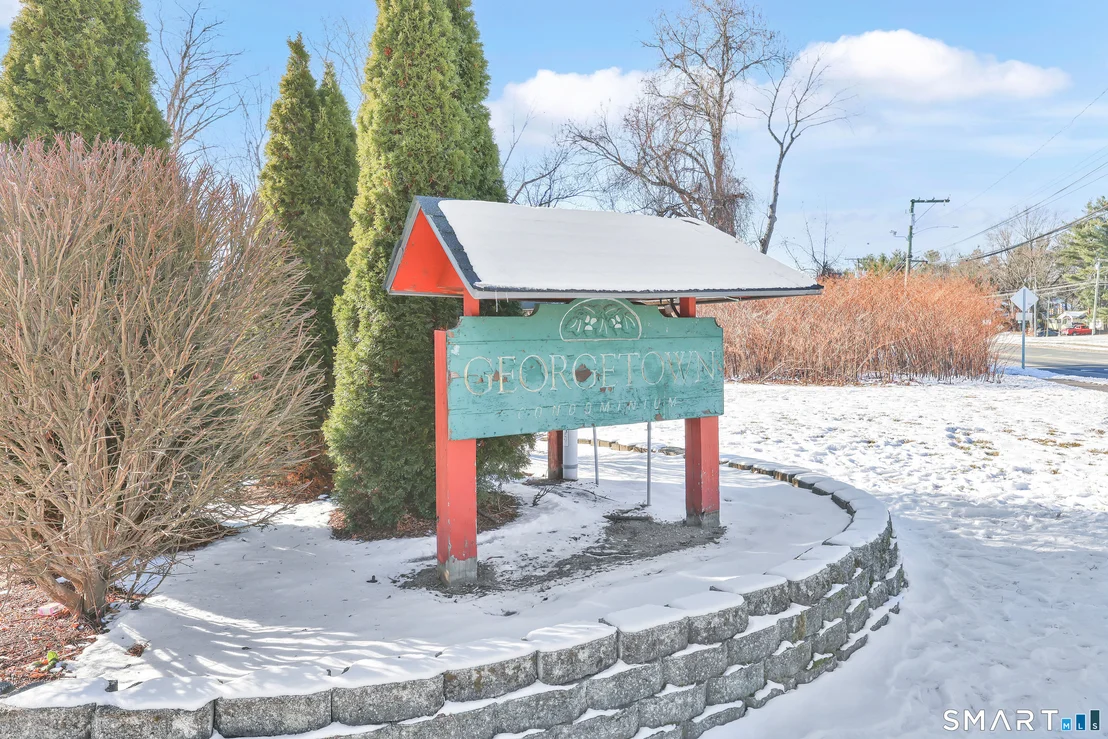Photo of Unit F at 4 Georgetown Drive