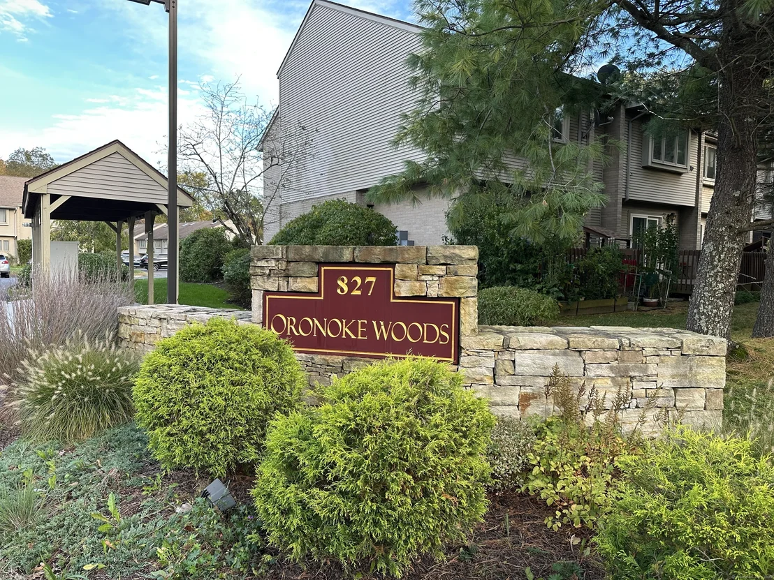 Photo of Unit APT23 at 827 Oronoke Road