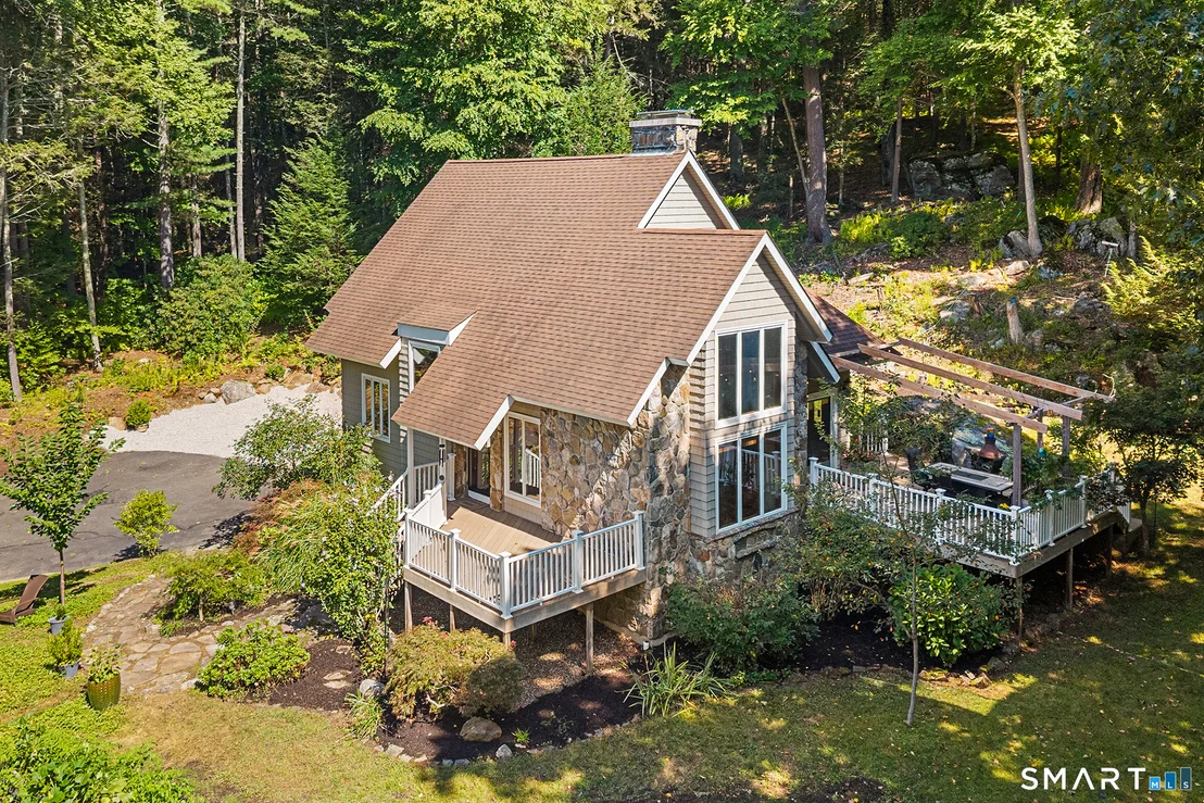 Photo of 82 River Road