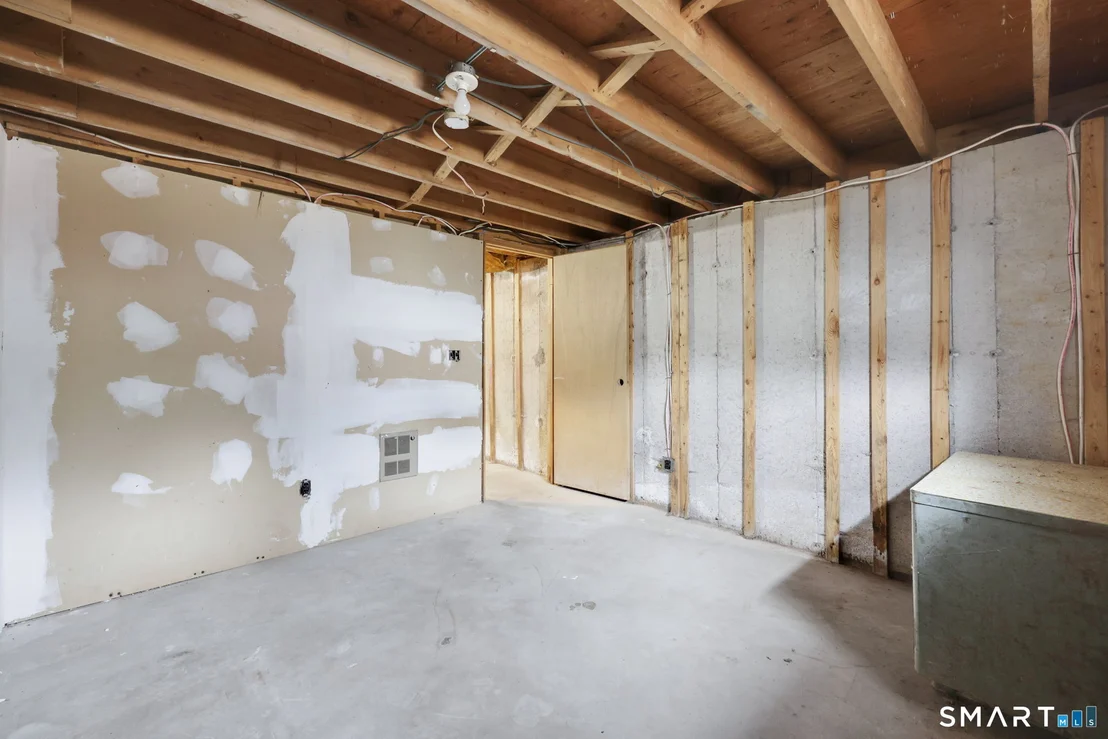Photo of 1091 Flanders Road