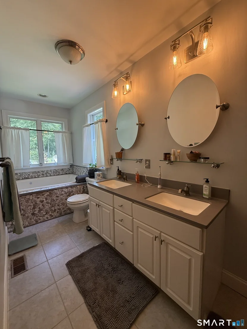Photo of 455 Westminster Road