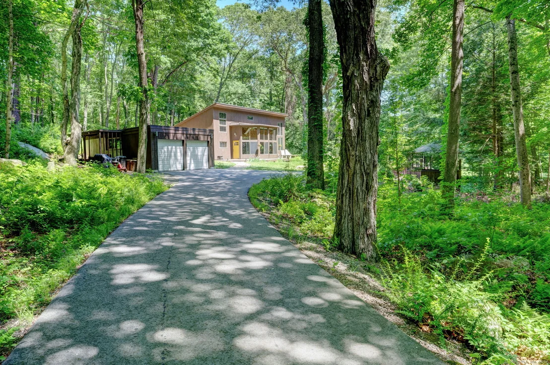 Photo of 76 Davis Road