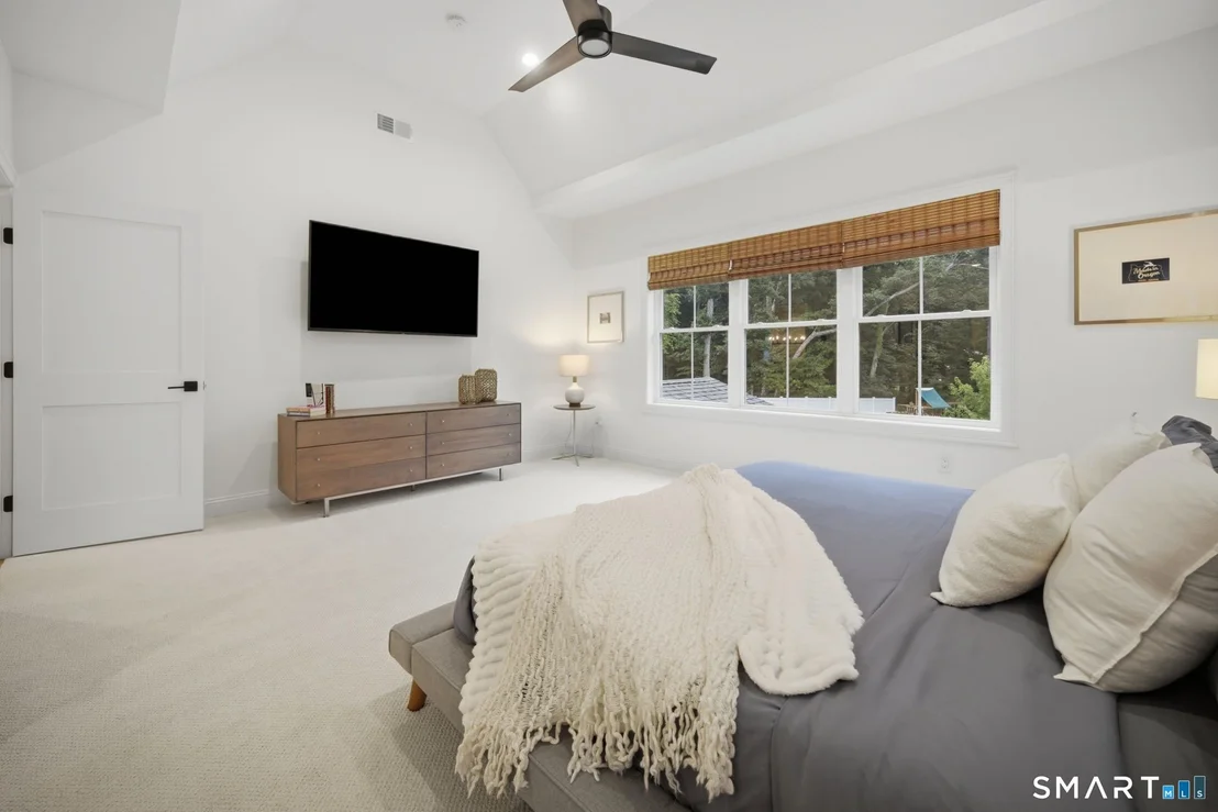 Photo of 43 Oak Ridge Drive