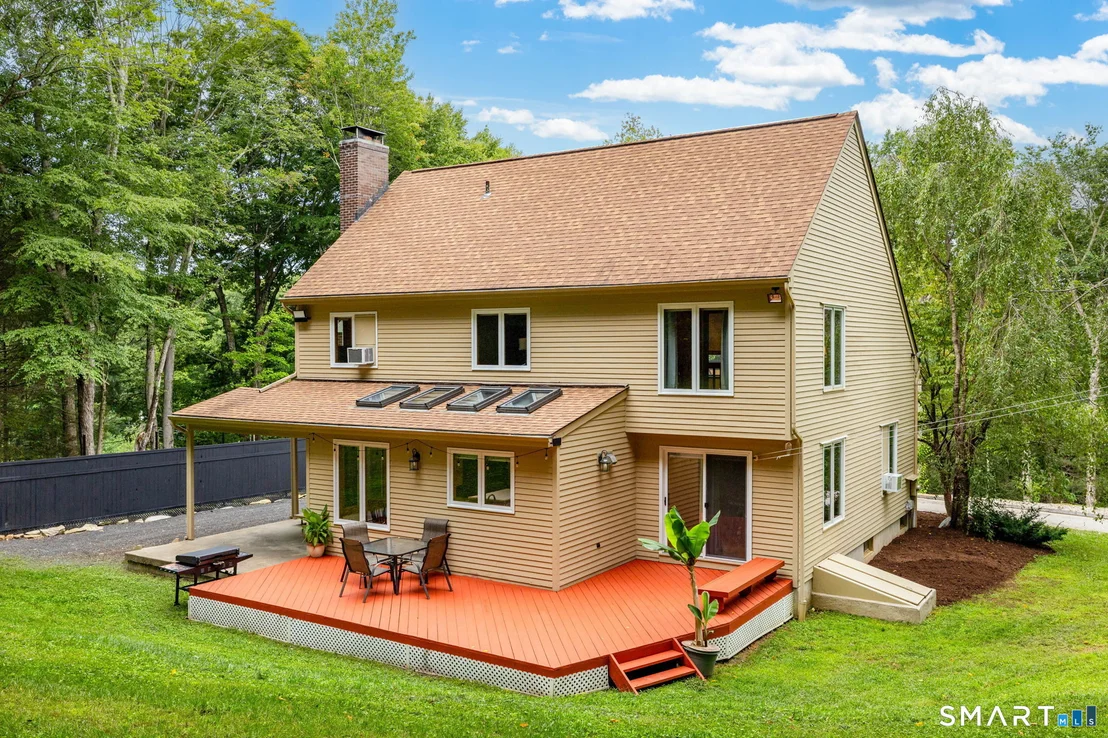 Photo of 1386 Cedar Swamp Road