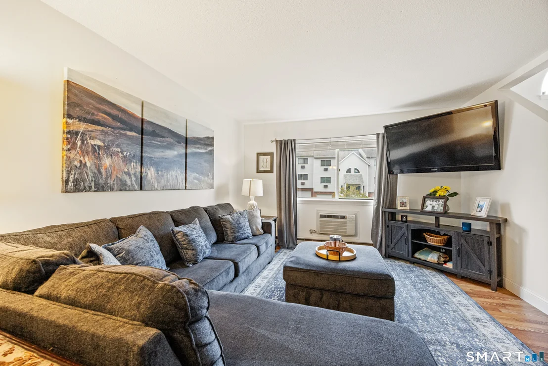 Photo of Unit 41D at 925 Oronoke Road