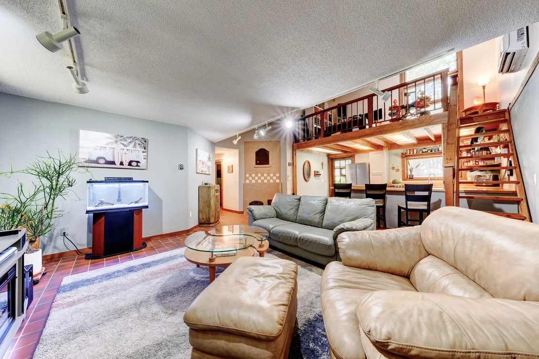 Photo of 76 Davis Road