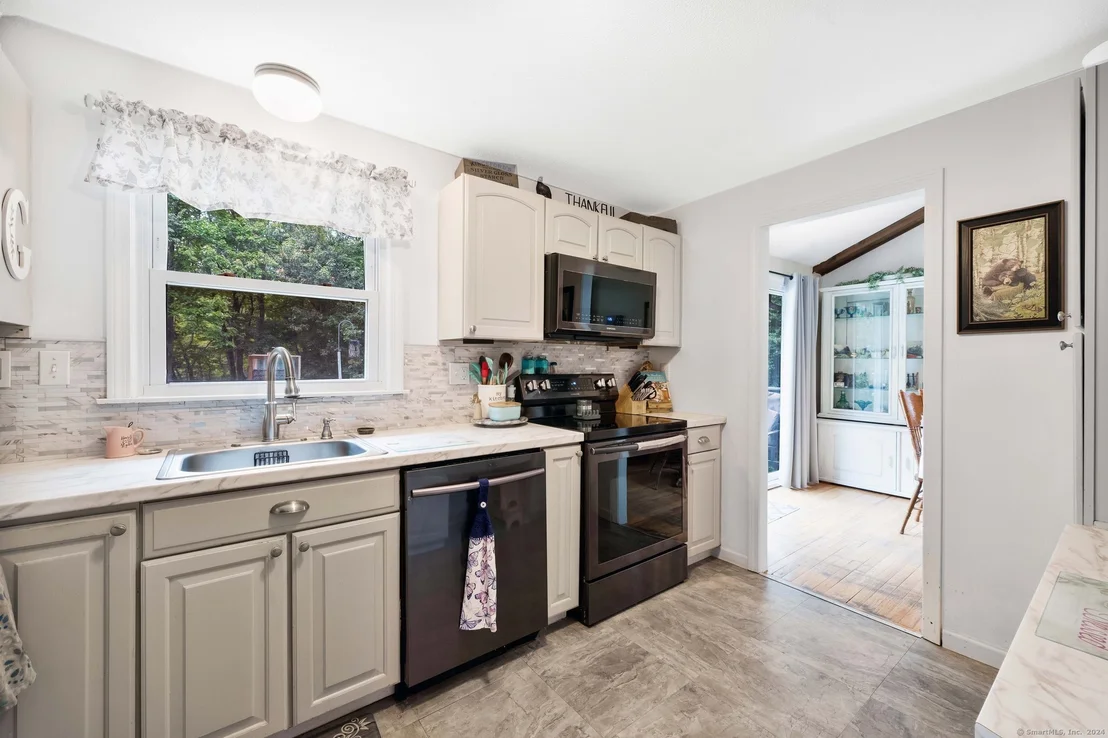 Photo of 100 Fieldstone Lane