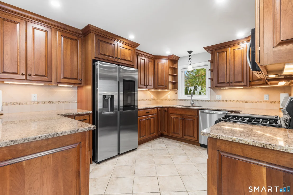 Photo of 1710 Stratfield Road