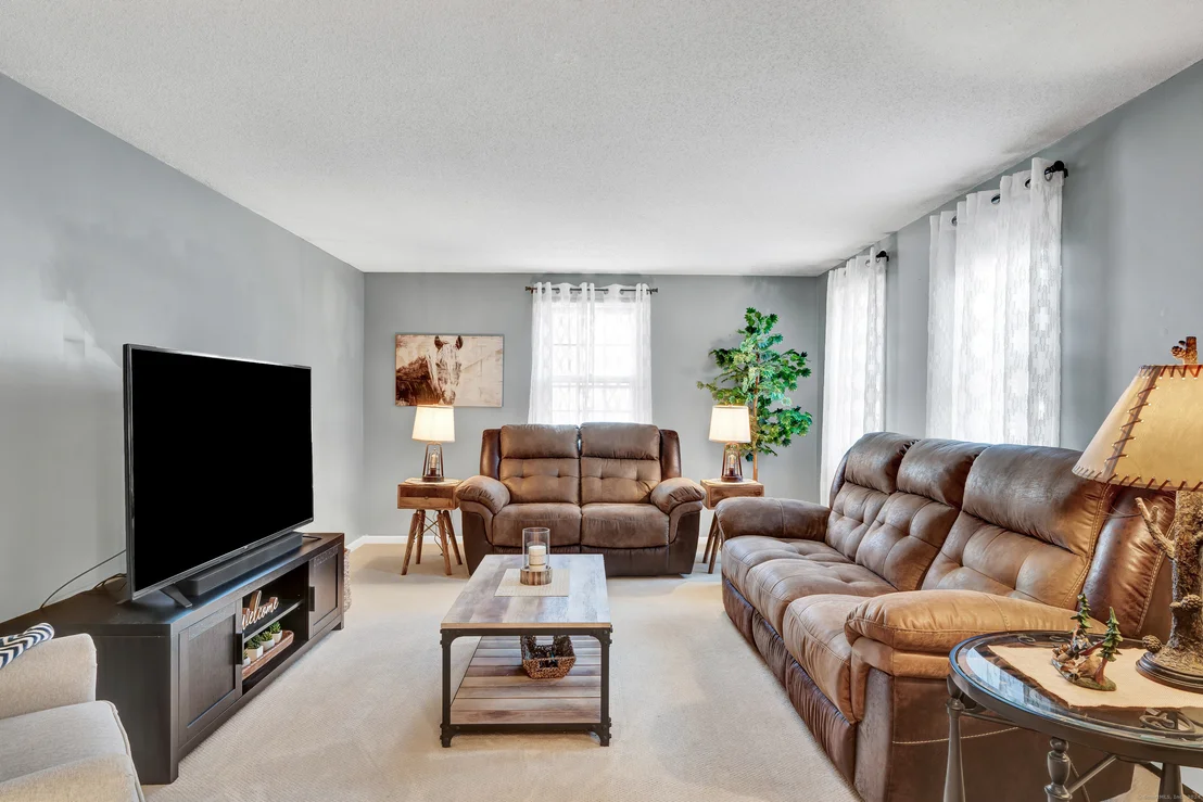 Photo of 302 Quarry Brook Drive