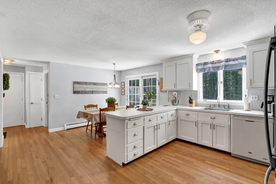 Photo of 302 Quarry Brook Drive