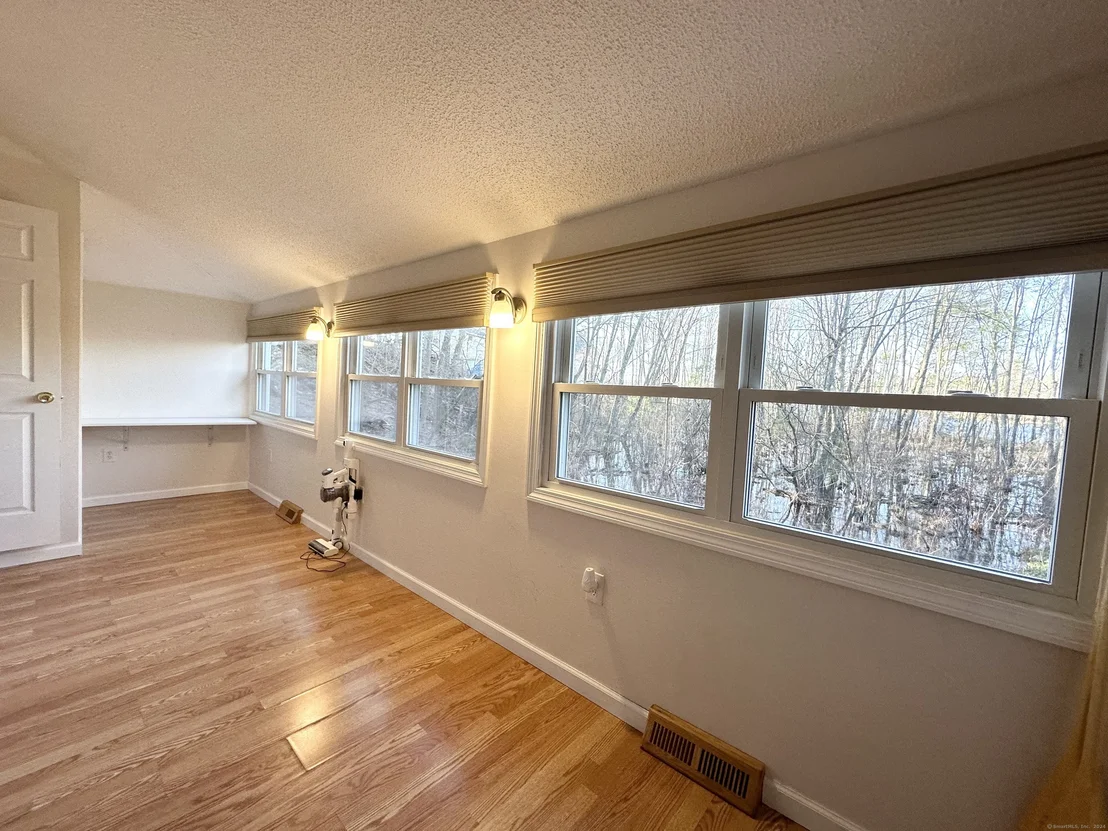 Photo of 418 Lake Road