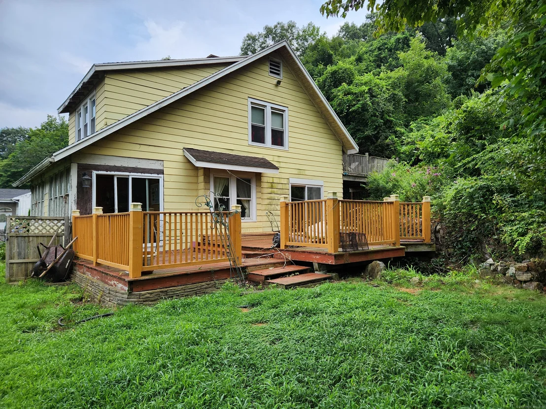 Photo of 976 New Haven Road