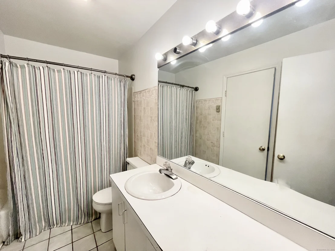 Photo of Unit 24A at 925 Oronoke Road