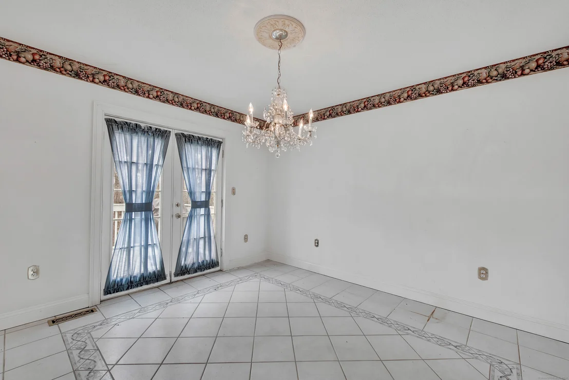 Photo of 60 Spindle Hill Road