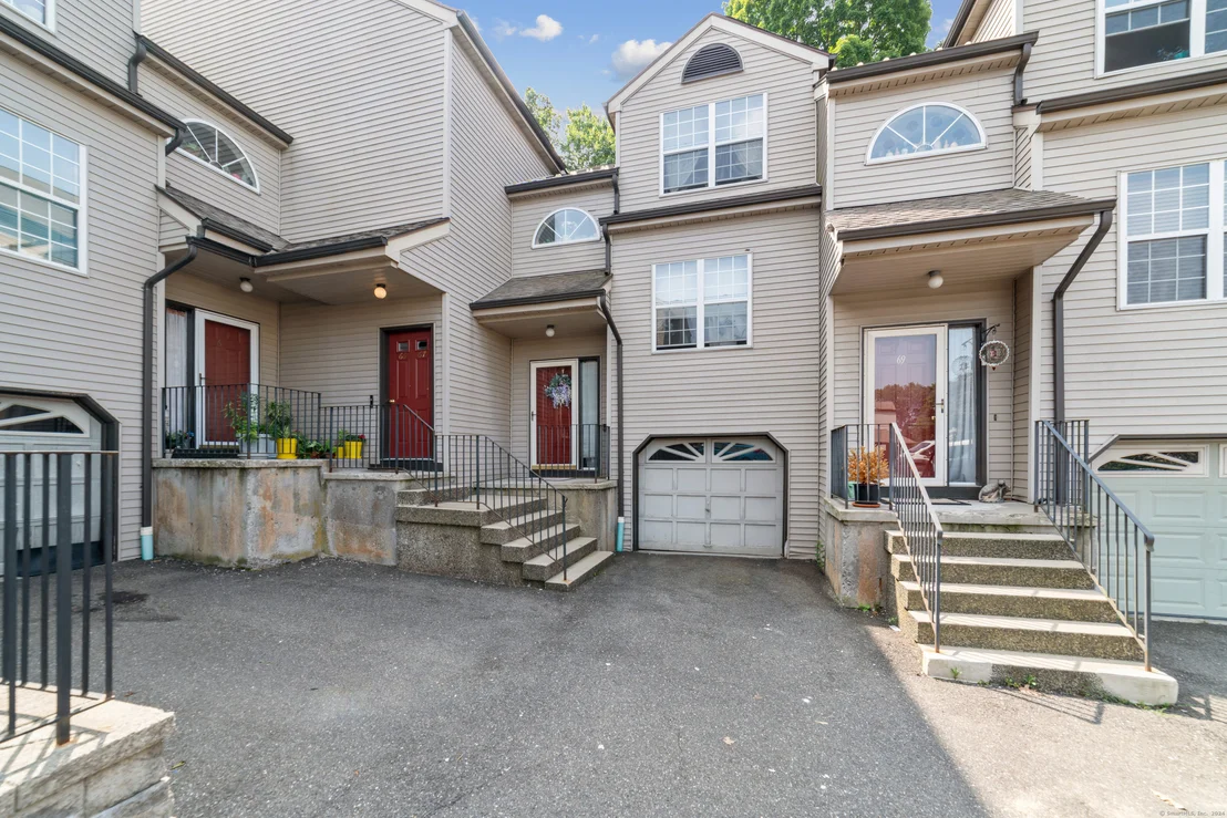 Photo of Unit APT68 at 19 Taft Point