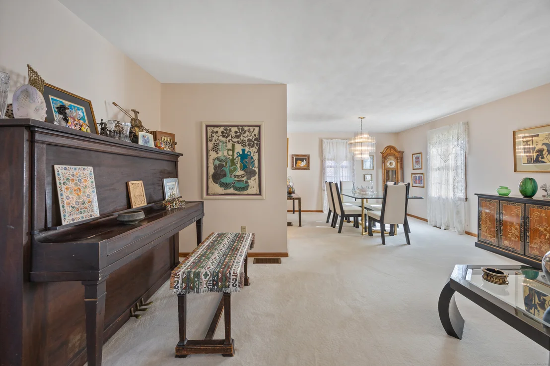 Photo of 325 Oak Drive