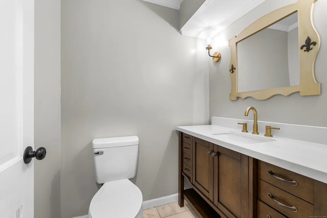Photo of 545 Simsbury Road