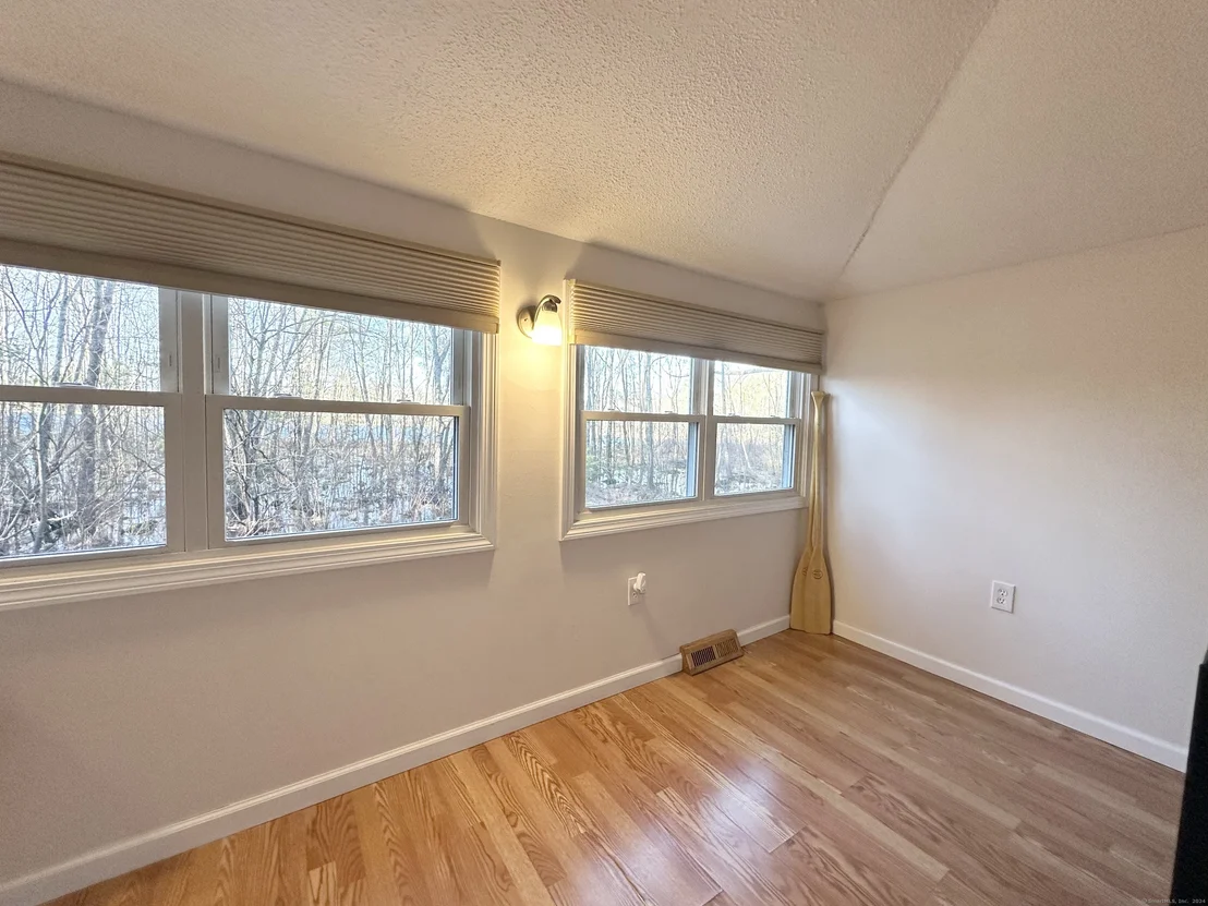 Photo of 418 Lake Road