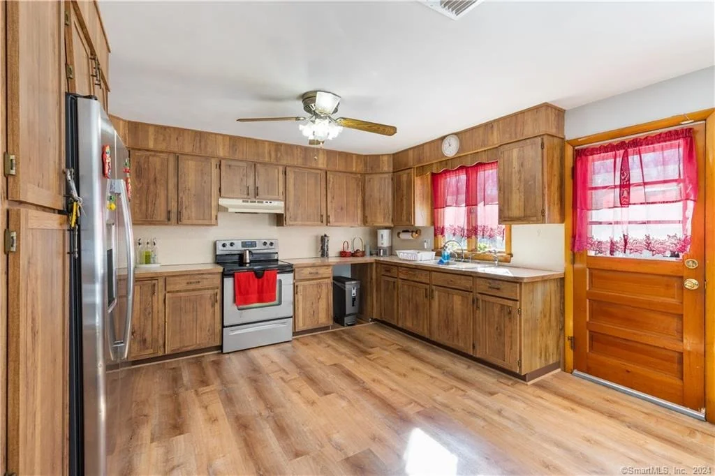 Photo of 498 Scott Road