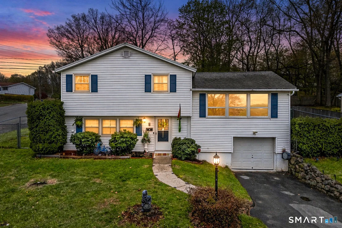 Photo of 7 Plainfield Drive