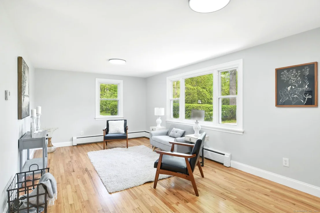 Photo of 843 Overhill Drive