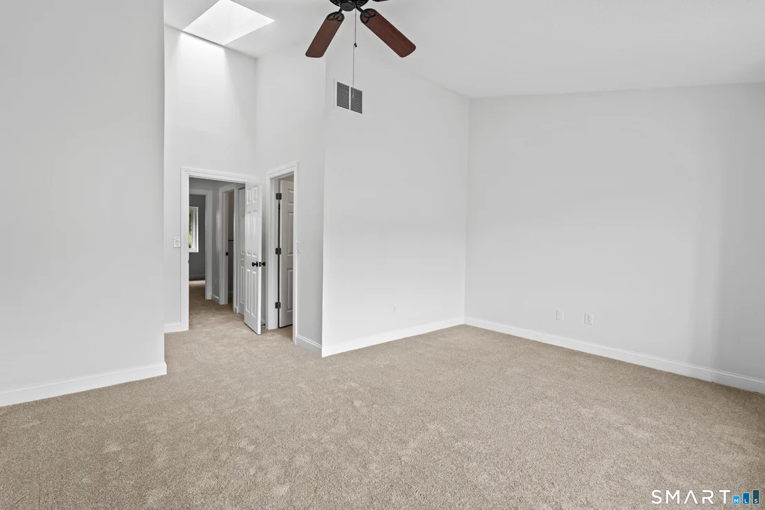 Photo of Unit 17 at 827 Oronoke Road
