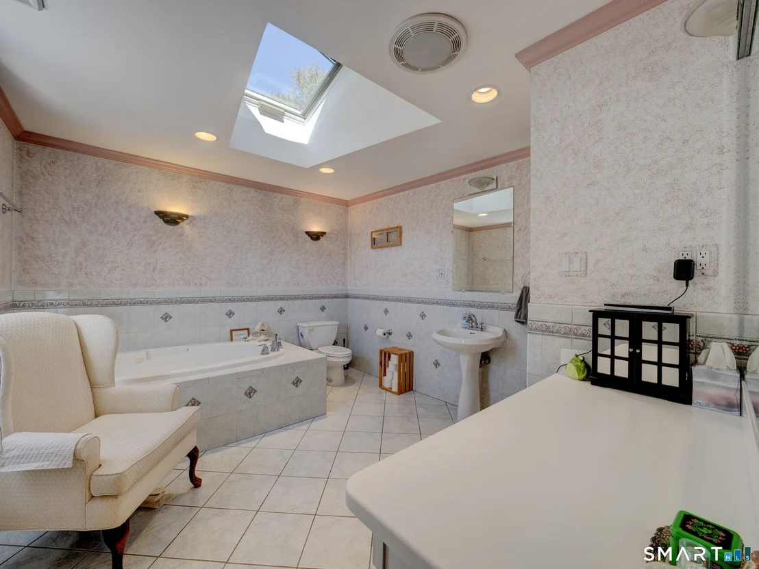 Photo of 887 Spindle Hill Road