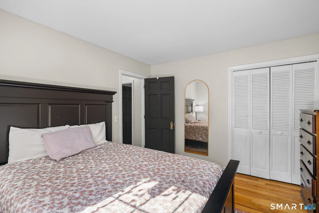 Photo of 1169 Flanders Road