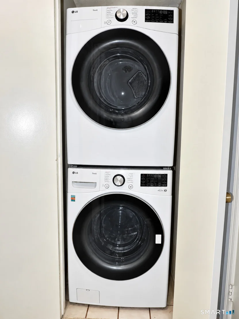 Photo of Unit 34J at 925 Oronoke Road