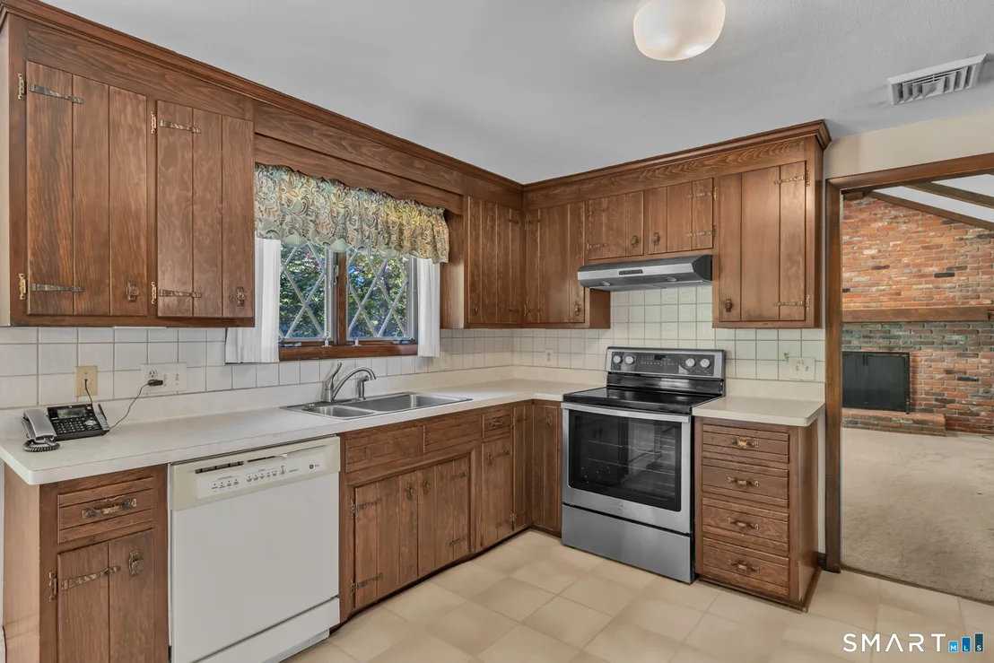 Photo of 77 Bridle Path Drive