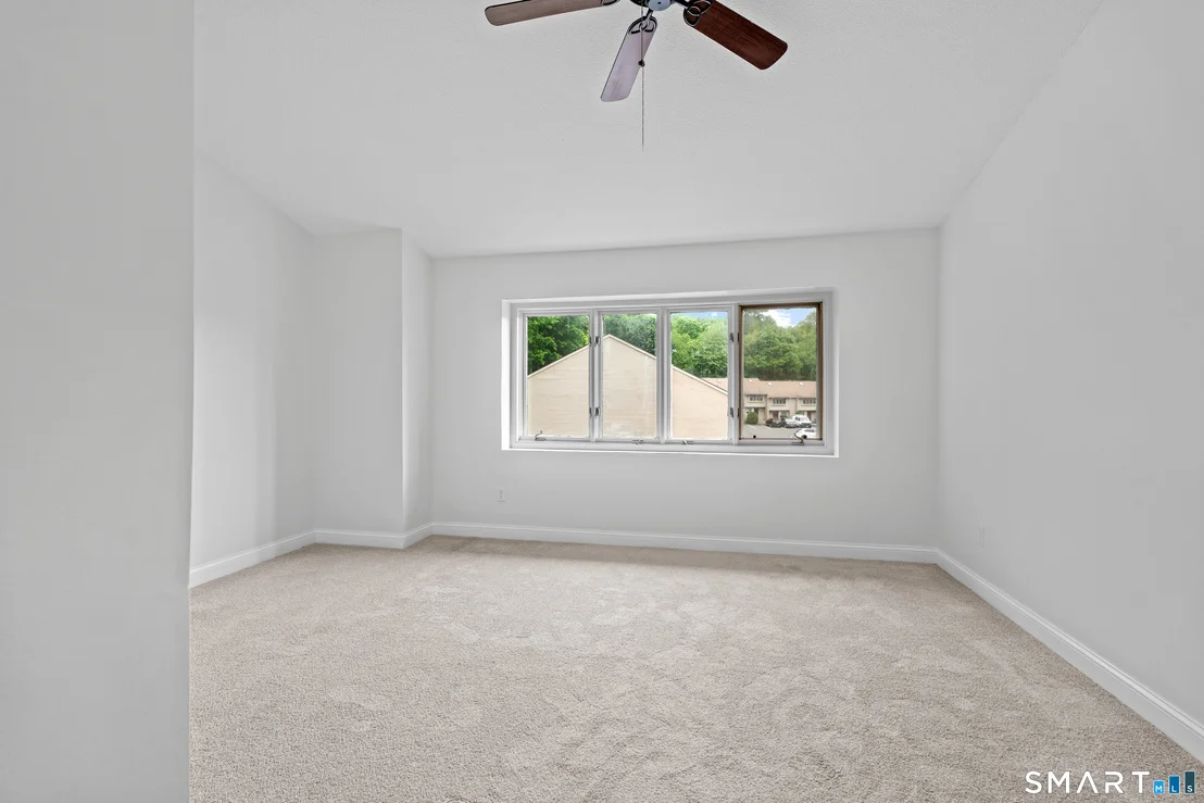 Photo of Unit 17 at 827 Oronoke Road